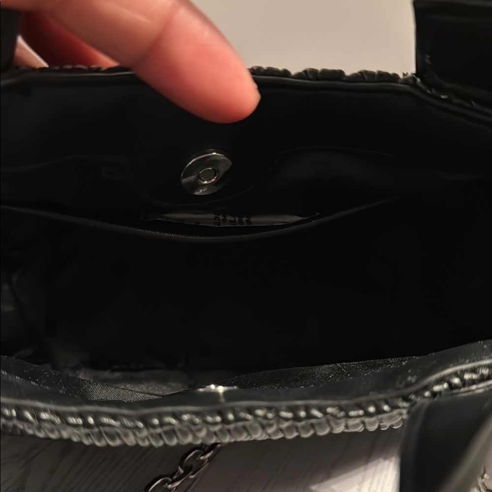 DKNY Black Quilted Shoulder Bag with Silver Chain - Picture 4 of 5